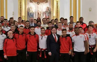 Clube de futebol Rayo Vallecano oferece à Virgem seu acesso à primeira divisão 