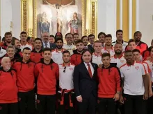 Clube de futebol Rayo Vallecano oferece à Virgem seu acesso à primeira divisão 