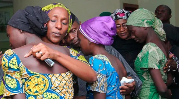 ReencuentroNinasBokoHaram_TwitterLaVanguardia_171016.jpg ?? 