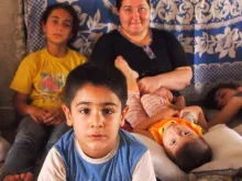 Família de refugiados em Erbil, Iraque.