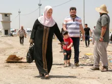 Uma família de refugiados iraquianos foge de Mosul 