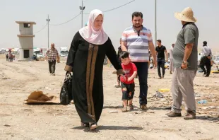 Uma família de refugiados iraquianos foge de Mosul 