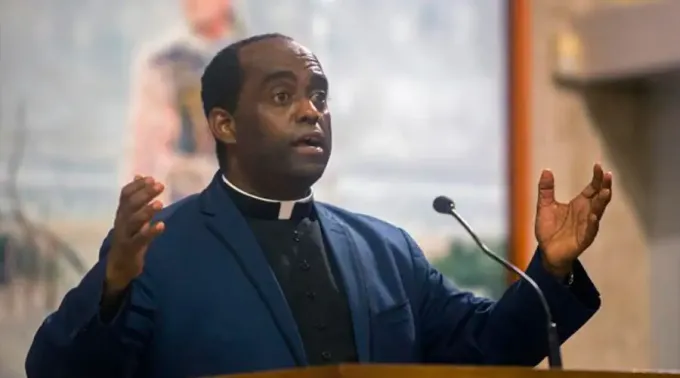 ReginaldJean-Mary_ArchMiami_211021.webp ?? 