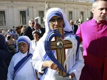 Relíquias na canonização de Santa Teresa de Calcutá