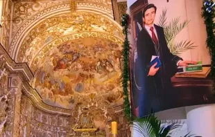 Fotografia do Beato Rosário Livatino na Catedral de Agrigento.