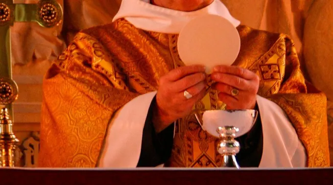 Sacerdote-Pixabay-04112018.jpg ?? 