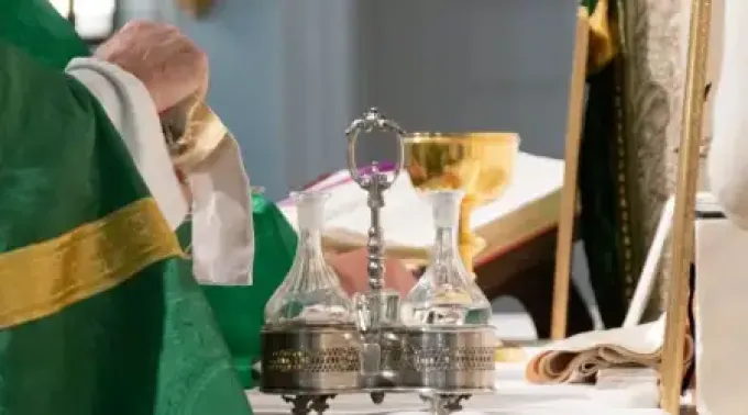 Sacerdote-Shalone-Cason-Unsplash-010921.webp ?? 