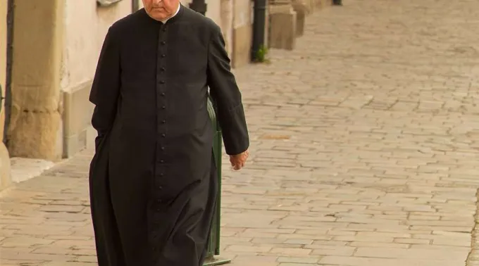 SacerdoteAnciano_Pixabay_19102017.jpg ?? 