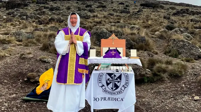 SacerdoteMisaTanzania_300322_1.webp ?? 