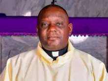 Padre Vitus Borogo, morto por terroristas em Kaduna, Nigéria