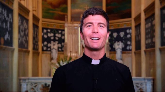 SacerdoteTiburon_110820.gif ?? 