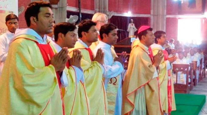 SacerdotesOrdenadosEn2015PorArzobispoLahore_Asif_Nazir110217.jpg ?? 