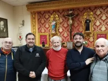Padre Antonio Rodríguez, ao centro, com a comunidade salesiana de Algeciras