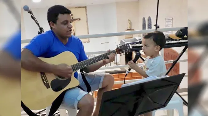 Samuelzinho_com_o_pai_-_FotoCortesia.jpg ?? 