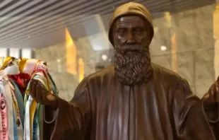 Estátua de São Charbel.