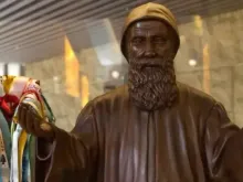 Estátua de São Charbel.