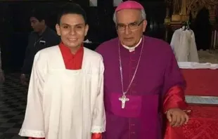 Sándor Dolmus com o Bispo de León, Dom César Bosco Vivas Robelo 