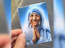 Santinho de Madre Teresa de Calcutá.