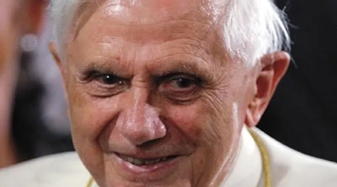 Santo_Padre_Benedicto_XVI.jpg ?? 