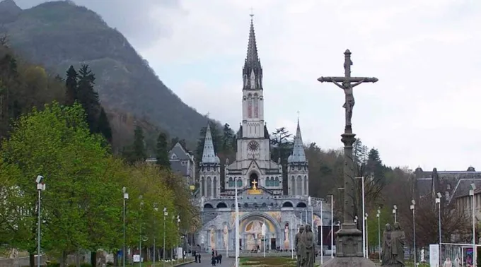 SantuarioLourdes_WikipediaPreacherdoc_CC-BY-SA-4.0.jpg ?? 