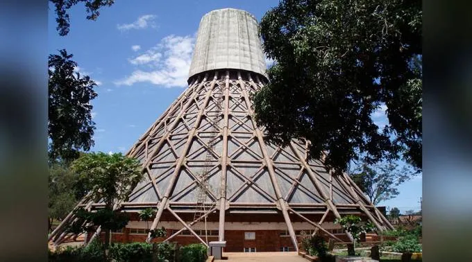 SantuarioNamugongo_WikipediaIsabelleProndzynskiCC-BY-2.0_261015.jpg ?? 