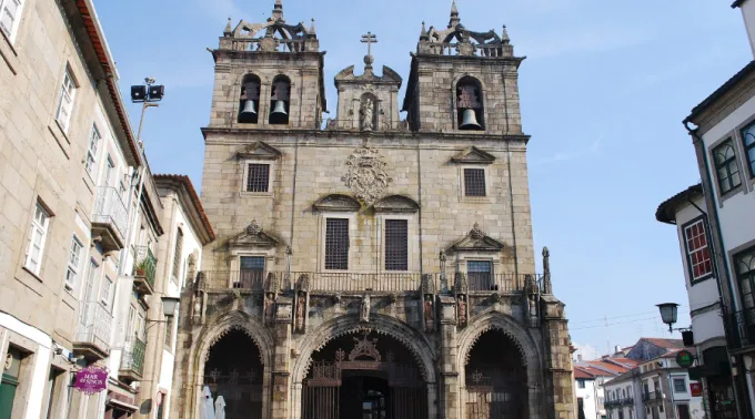 Se_de_Braga_-_Fachada.jpg ?? 