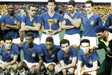 Selecao_Brasileira_1958_Uniforme_Azul_-_FotoTwitter.jpg