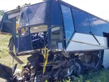 Ônibus bate na rodovia interestadual nas proximidades de Pueblo, Colorado, em 23 de junho de 2019