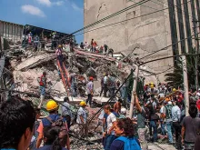 Edifício destruído na Cidade do México depois do terremoto de 19 de setembro.