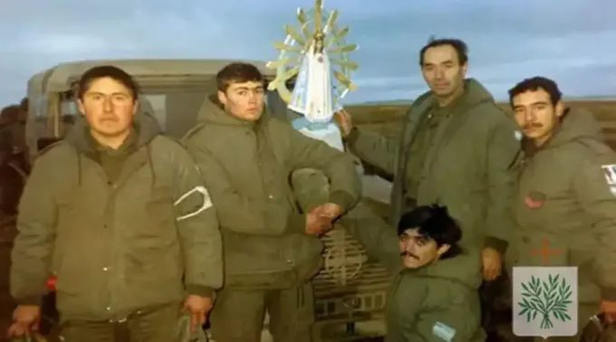 Soldados-Guerra-de-las-Malvinas-Virgen-de-Lujan-1982_Obispado-Castrense-de-Argentina_04042022.webp ?? 