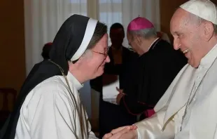 Irmã Helen Alford e o papa Francisco