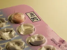 A pílula anticonceptiva. Crédito: Jess Hamilton (CC BY-NC-SA 2.0).