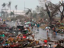Casas destruídas depois da passagem do tufão Haiyan.