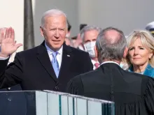 Joe Biden faz o juramento de posse como 46º Presidente dos Estados Unidos em 20 de março de 2021