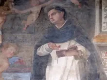 Santo Tomás de Aquino, em detalhe da fachada da igreja de Santa Maria Novella, em Florença, Itália