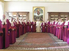 Papa junto com os juízes do Tribunal da Rota.