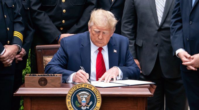 TrumpAdopcion_250620.gif ?? 