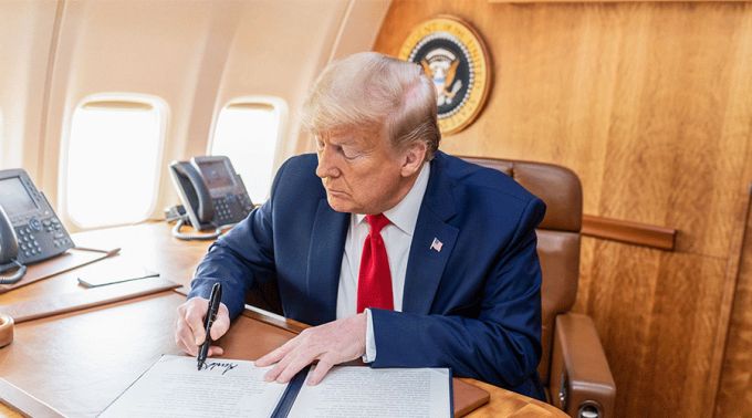 TrumpLibertadReligiosa_020620.gif ?? 