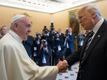 Papa Francisco e Donald Trump durante sua visita ao Vaticano em maio de 2017.