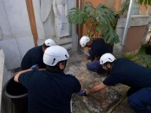 Momento em que se abre um dos túmulos.