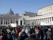 Praça de São Pedro durante um evento.