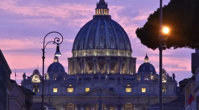 Vaticano-de-noche.jpg