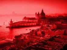 O vermelho dos mártires iluminará Veneza.