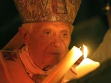Vigília Pascal celebrada pelo Papa Emérito Bento XVI
