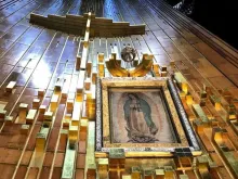 Imagem original da Virgem de Guadalupe em seu santuário na Cidade do México.