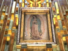 Imagem original de Nossa Senhora de Guadalupe em seu santuário na Cidade do México.