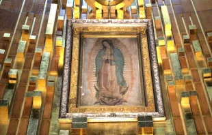Imagem original de Nossa Senhora de Guadalupe em seu santuário na Cidade do México.