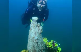 Virgem dos Desamparados submersa. Crédito: Arquidiocese de Valência 