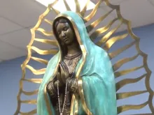 Imagem da Virgem de Guadalupe na paróquia de Hobbs, Estados Unidos. Captura Youtube