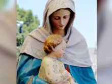 A imagem da Virgem Maria na Praça da Manjedoura de Belém